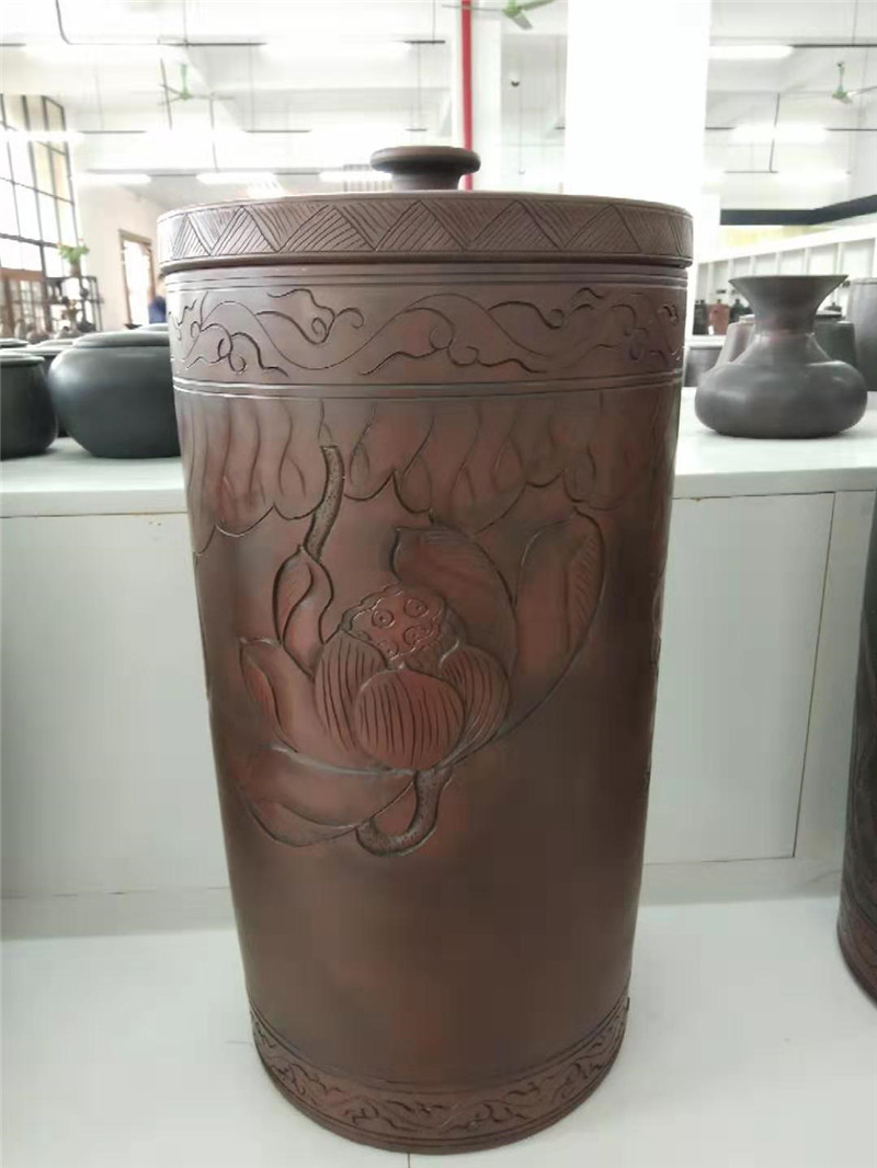 钦州最大的坭兴陶茶叶罐，又可作坭兴陶花瓶美观实用