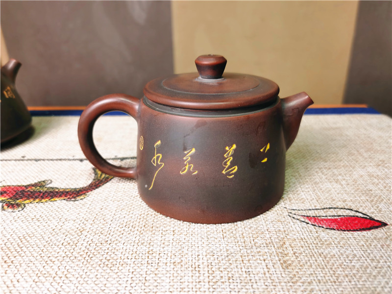 坭兴陶工艺成型之模具成型，提高了生产效率